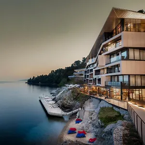 https://design-hotel-navis.primorje-gorskikotar.com