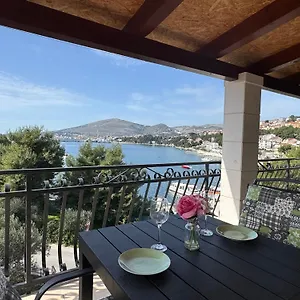 https://apartments-villa-mirella.hotels-in-trogir.com