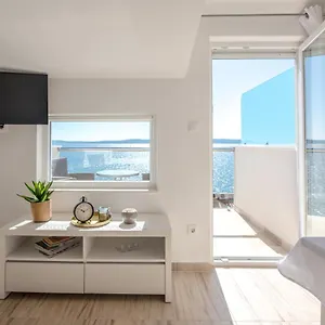 https://apartments-amneris.hotels-in-trogir.com